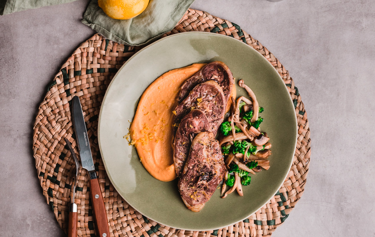 Chuletas de cordero con salsa de boniato