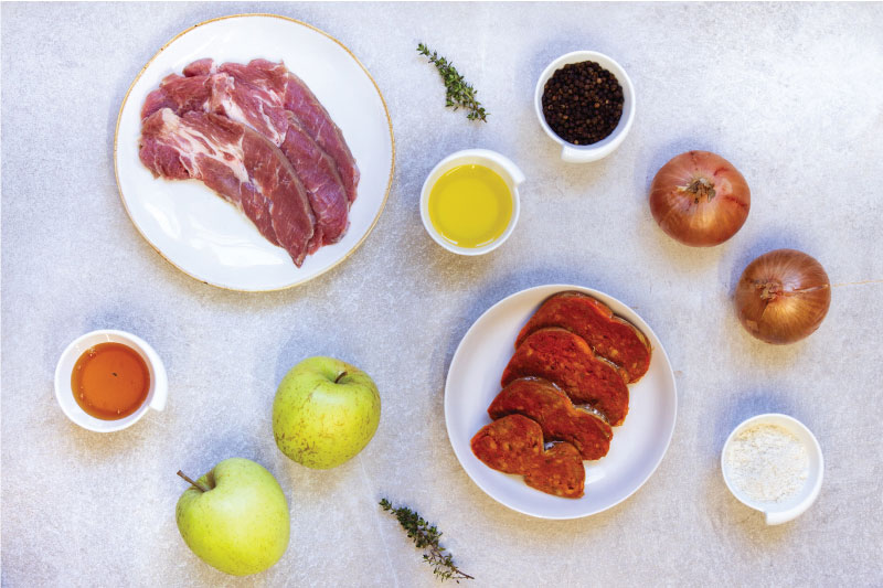 Manzana rellena de carne, sobrasada y miel