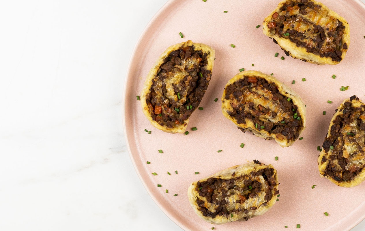 Rollitos de hojaldre y carne picada