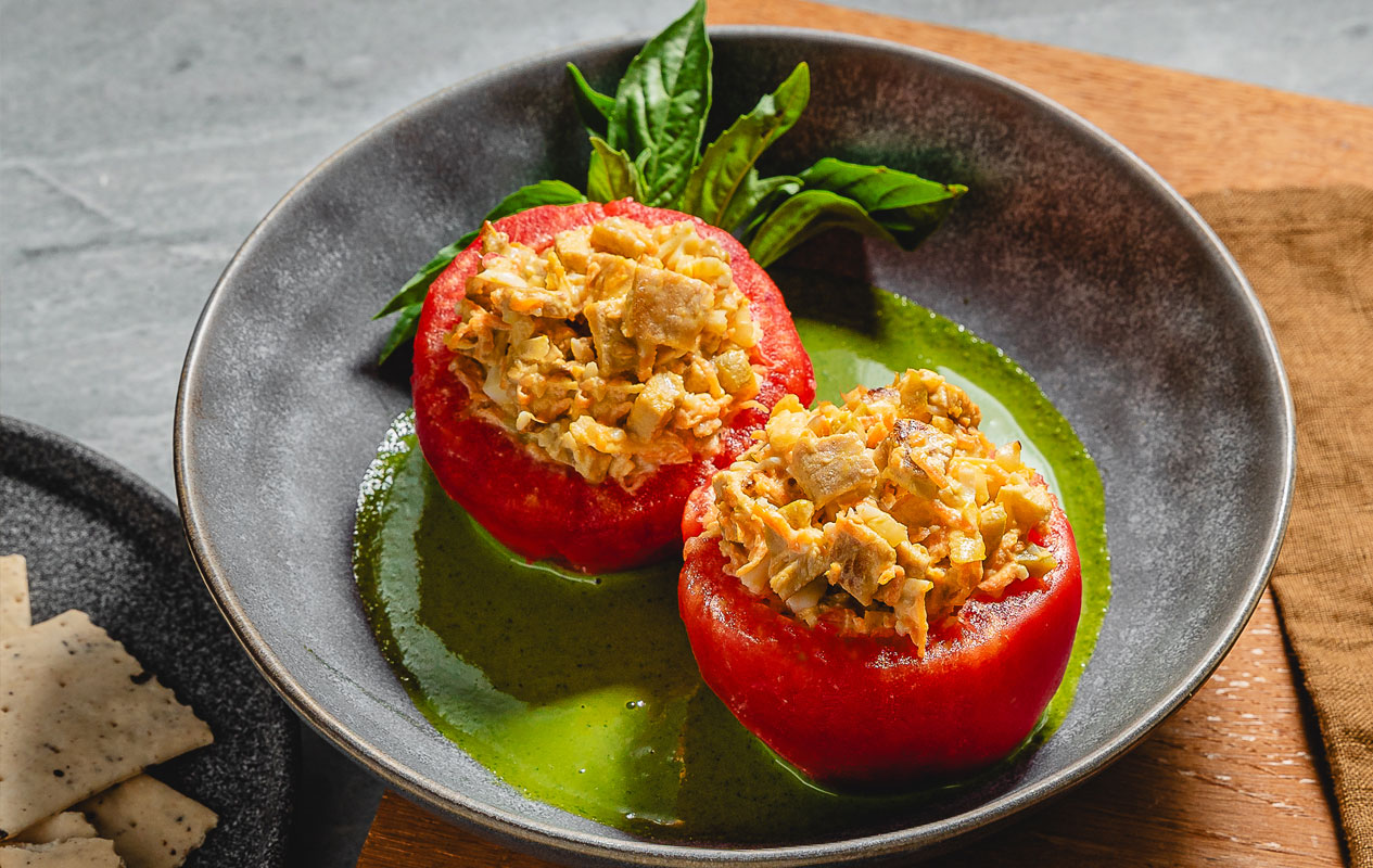 Tomate relleno de lomo ibérico